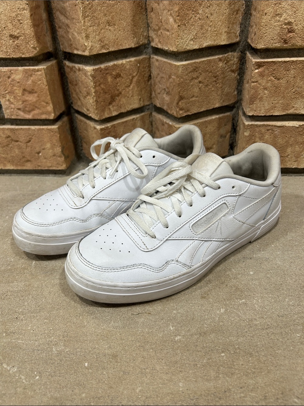 Reebok Club MEMT Bold White True Grey Sneakers Womens size 9